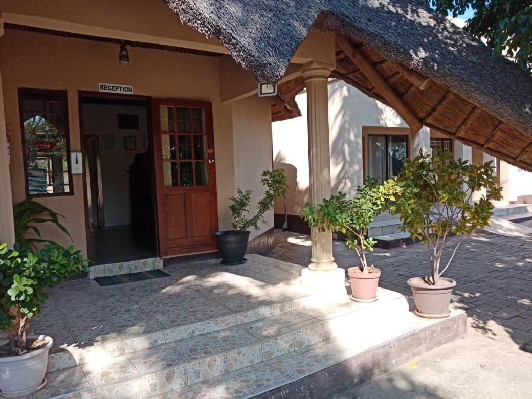 Nkanga Hotel คาซาเนอ ภายนอก รูปภาพ