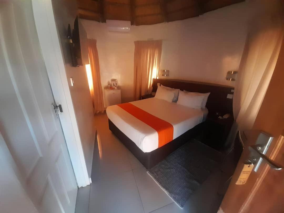 Nkanga Hotel คาซาเนอ ภายนอก รูปภาพ